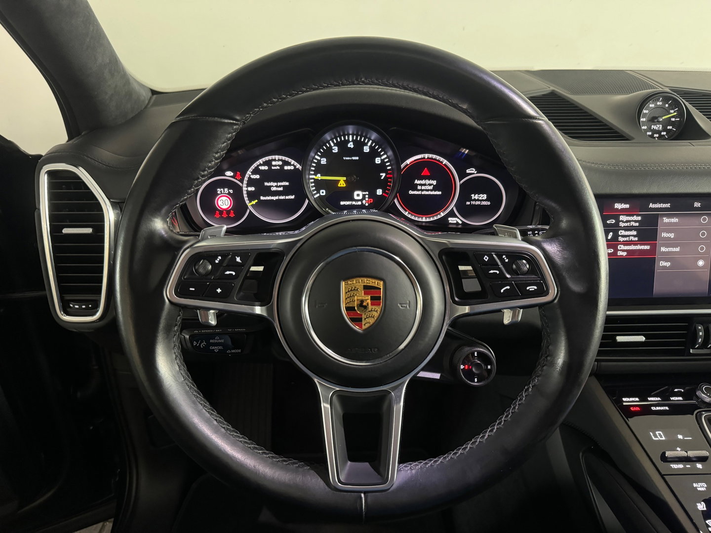 Porsche Cayenne 3.0 E-Hybrid Pano|360|Stoelventilatie|Sportdesign|PDLS+
