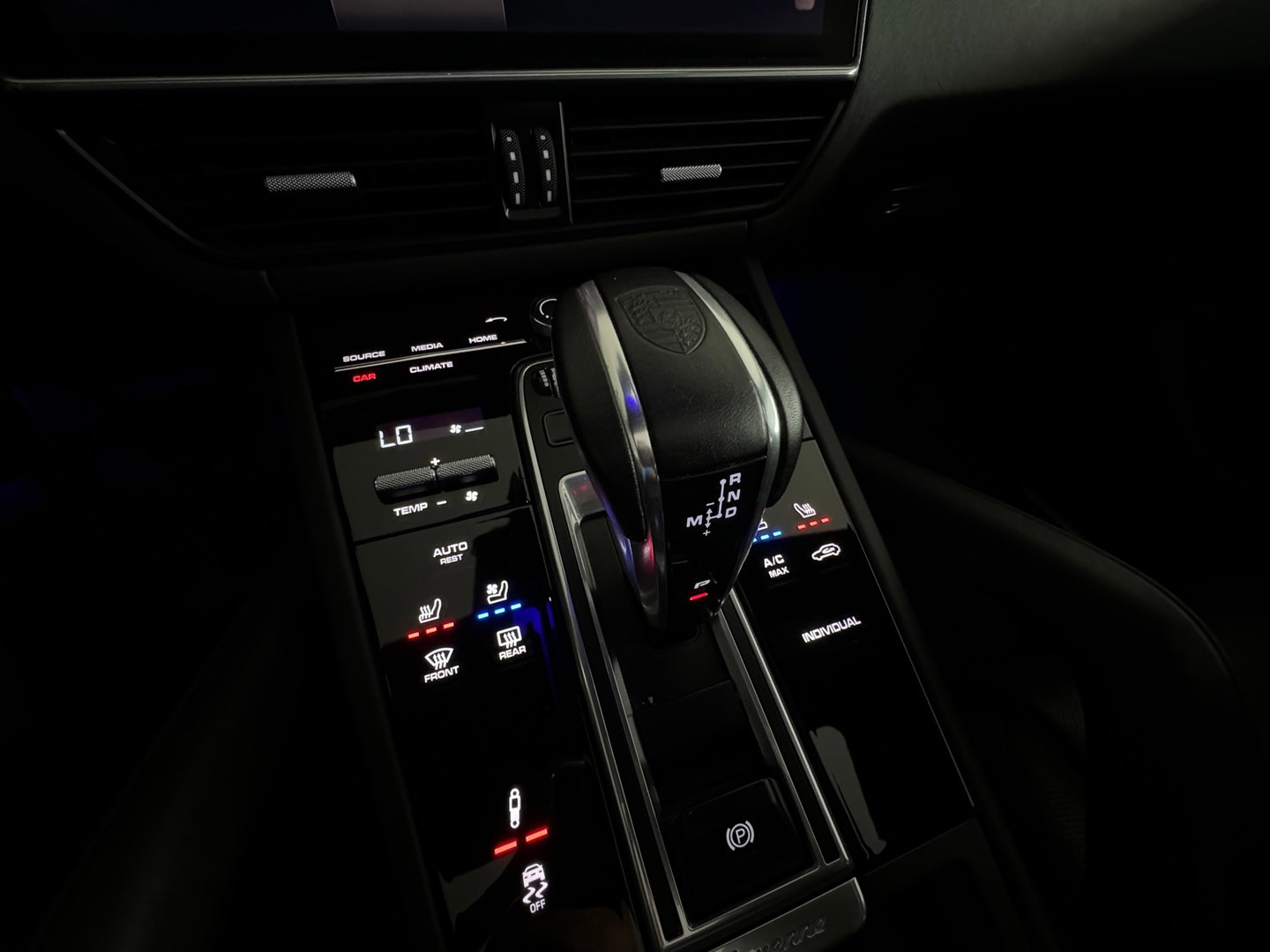 Porsche Cayenne 3.0 E-Hybrid Pano|360|Stoelventilatie|Sportdesign|PDLS+