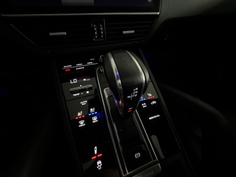 Porsche Cayenne 3.0 E-Hybrid Pano|360|Stoelventilatie|Sportdesign|PDLS+