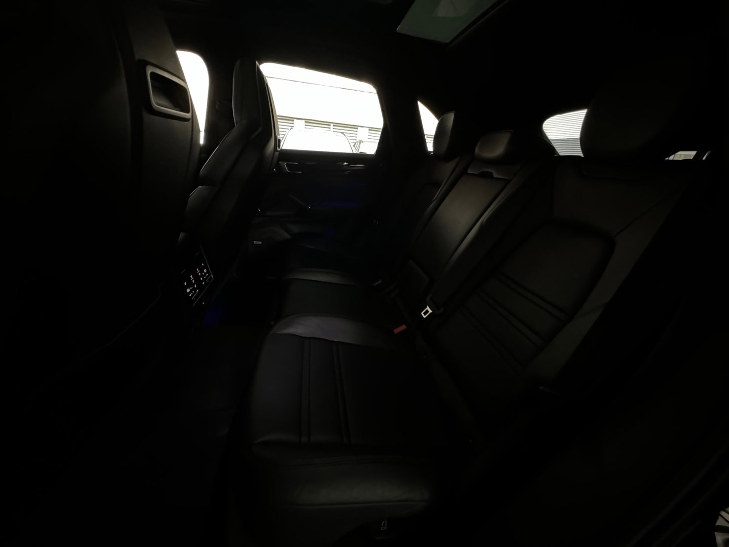 Porsche Cayenne 3.0 E-Hybrid Pano|360|Stoelventilatie|Sportdesign|PDLS+