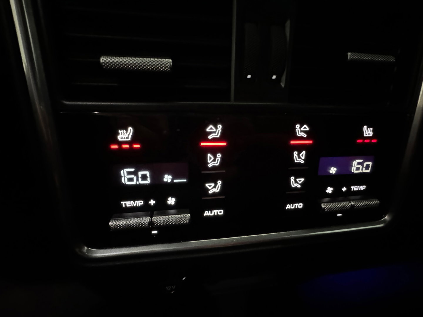 Porsche Cayenne 3.0 E-Hybrid Pano|360|Stoelventilatie|Sportdesign|PDLS+