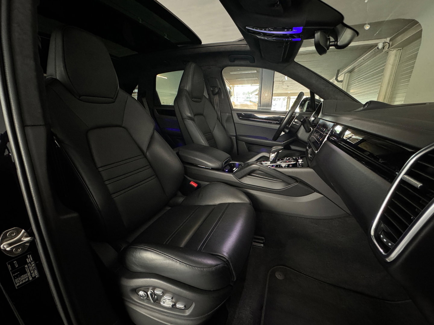 Porsche Cayenne 3.0 E-Hybrid Pano|360|Stoelventilatie|Sportdesign|PDLS+