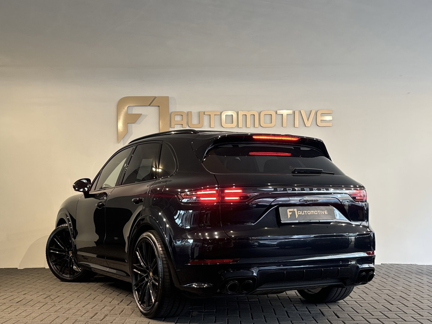 Porsche Cayenne 3.0 E-Hybrid Pano|360|Stoelventilatie|Sportdesign|PDLS+