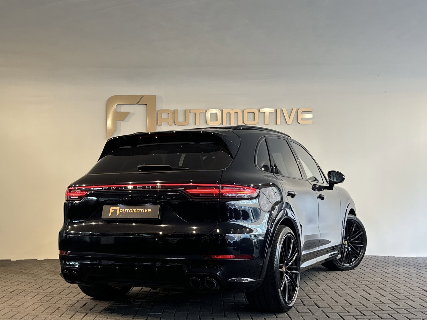Porsche Cayenne 3.0 E-Hybrid Pano|360|Stoelventilatie|Sportdesign|PDLS+