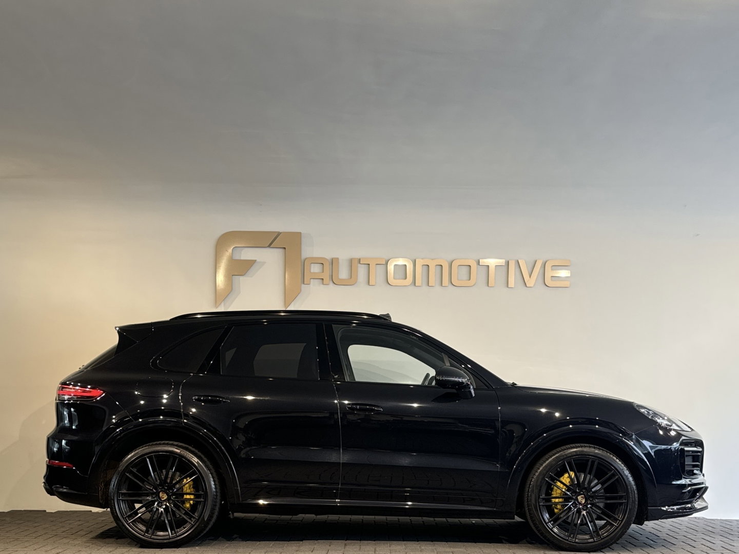 Porsche Cayenne 3.0 E-Hybrid Pano|360|Stoelventilatie|Sportdesign|PDLS+