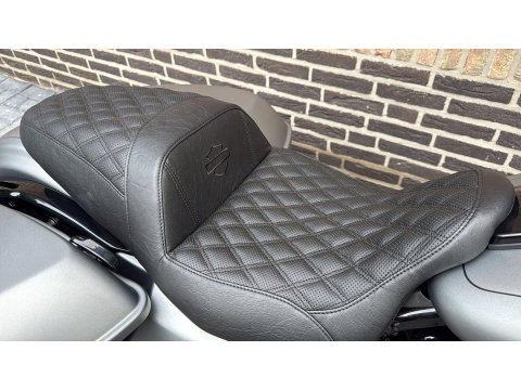 Harley Davidson 103 FLHXS Streetglide Street Glide  Special mat grijs blackout