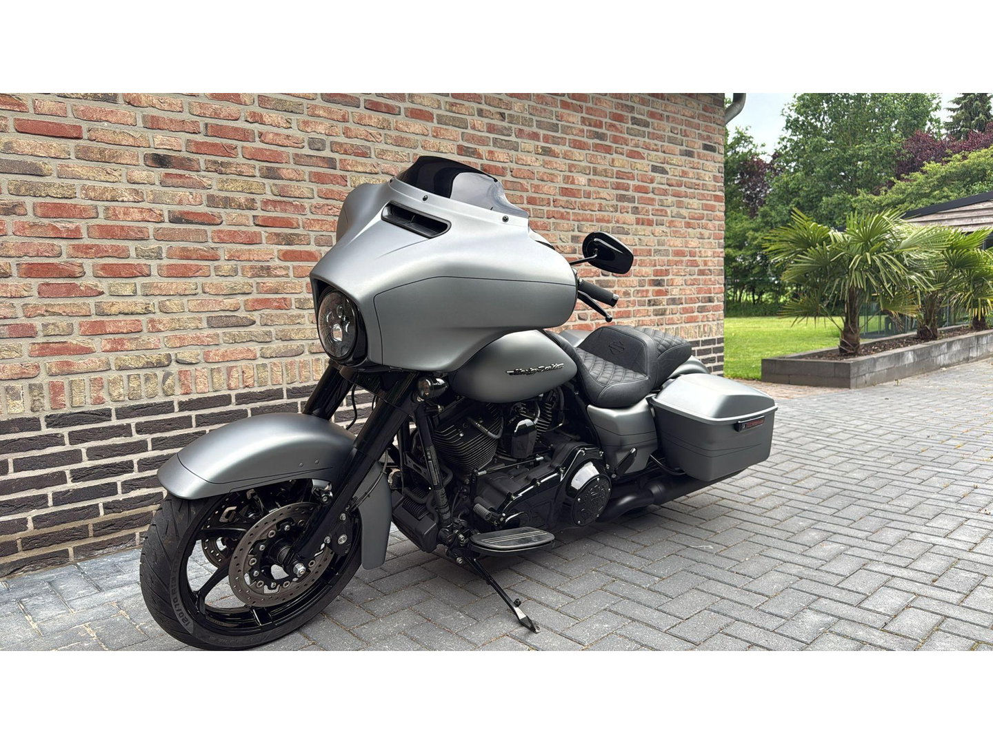 Harley Davidson 103 FLHXS Streetglide Street Glide  Special mat grijs blackout