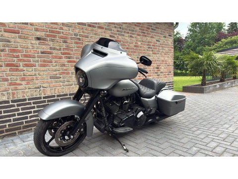 Harley Davidson 103 FLHXS Streetglide Street Glide  Special mat grijs blackout