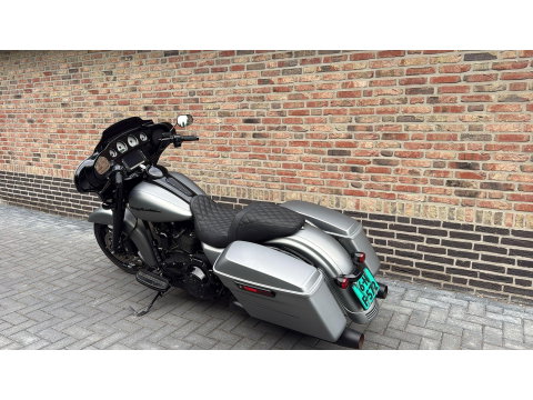 Harley Davidson 103 FLHXS Streetglide Street Glide  Special mat grijs blackout