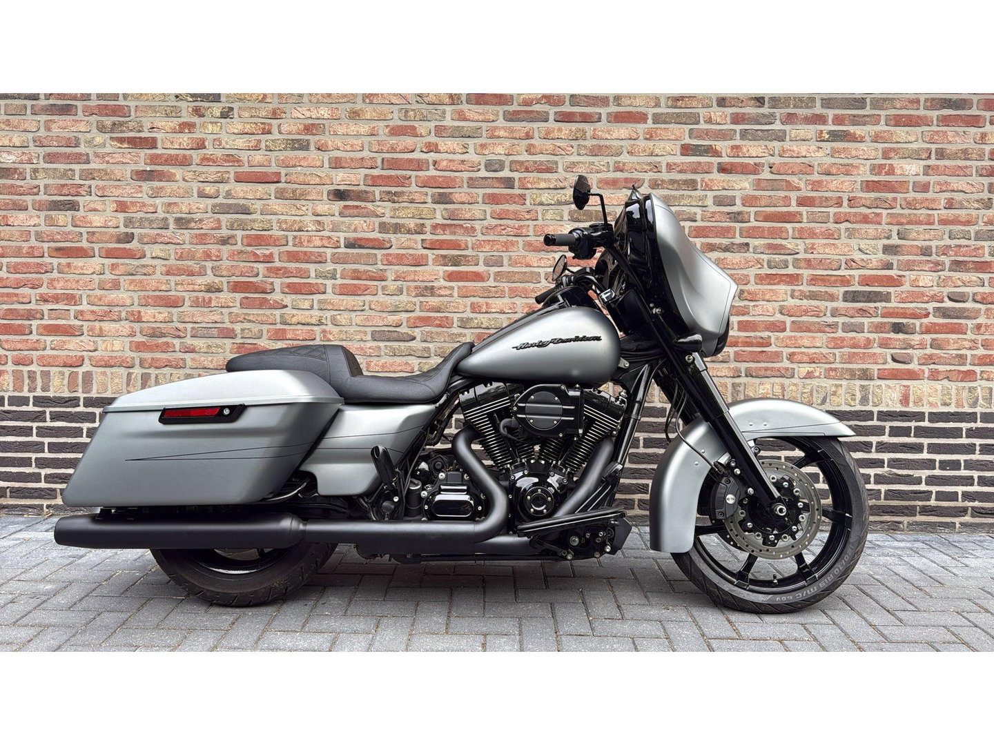 Harley Davidson 103 FLHXS Streetglide Street Glide  Special mat grijs blackout