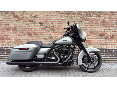 Harley Davidson 103 FLHXS Streetglide Street Glide  Special mat grijs blackout