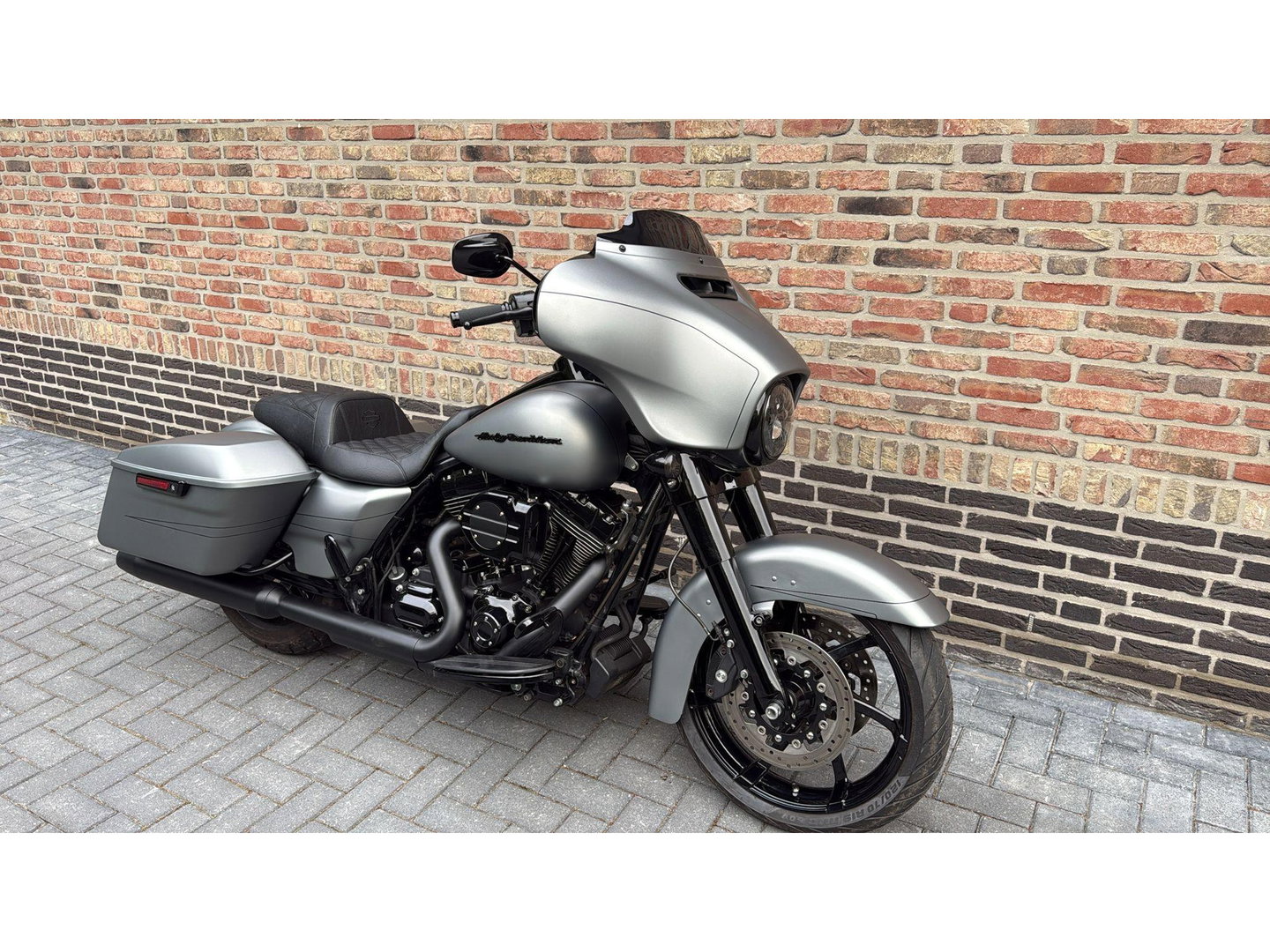 Harley Davidson 103 FLHXS Streetglide Street Glide  Special mat grijs blackout