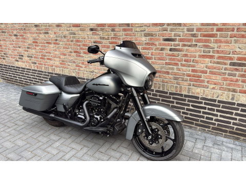 Harley Davidson 103 FLHXS Streetglide Street Glide  Special mat grijs blackout