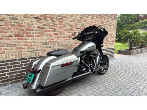 Harley Davidson 103 FLHXS Streetglide Street Glide  Special mat grijs blackout