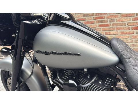 Harley Davidson 103 FLHXS Streetglide Street Glide  Special mat grijs blackout