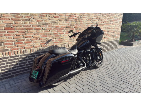 Harley Davidson Road Glide FLTRX Black Out CVO Vance & Hines Roadglide