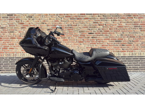 Harley Davidson Road Glide FLTRX Black Out CVO Vance & Hines Roadglide