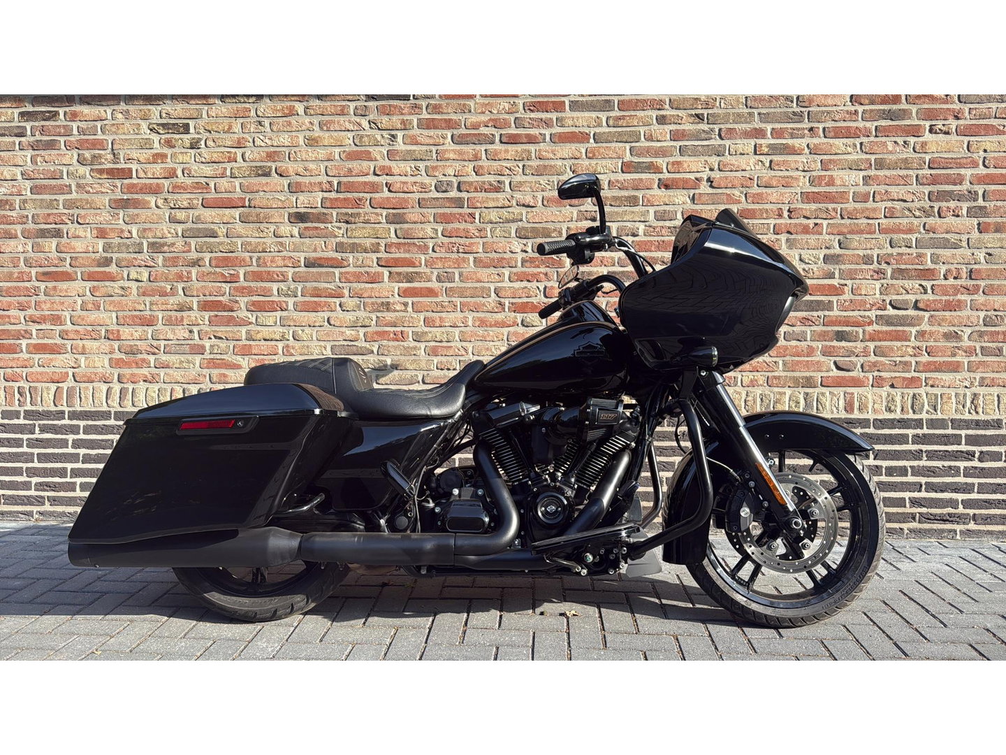 Harley Davidson Road Glide FLTRX Black Out CVO Vance & Hines Roadglide