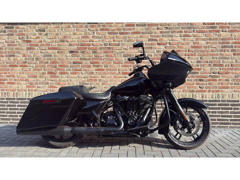 Harley Davidson Road Glide FLTRX Black Out CVO Vance & Hines Roadglide