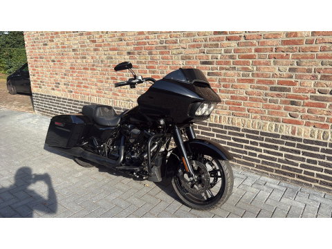 Harley Davidson Road Glide FLTRX Black Out CVO Vance & Hines Roadglide