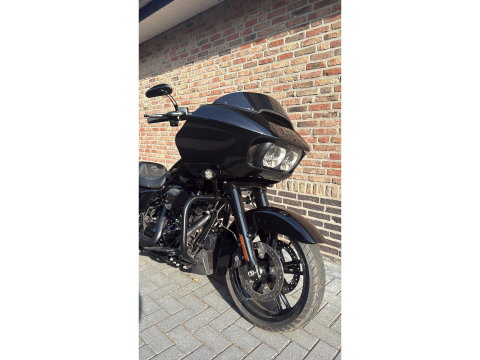 Harley Davidson Road Glide FLTRX Black Out CVO Vance & Hines Roadglide