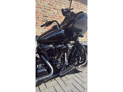 Harley Davidson Road Glide FLTRX Black Out CVO Vance & Hines Roadglide