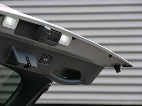 Kia Ev6 77kWh GT-LINE/ SCHUIFDAK/ 360° CAMERA/ HEAD-UP/ TREKHAAK/ NL-AUTO 1STE EIGENAAR/ SOH 97%