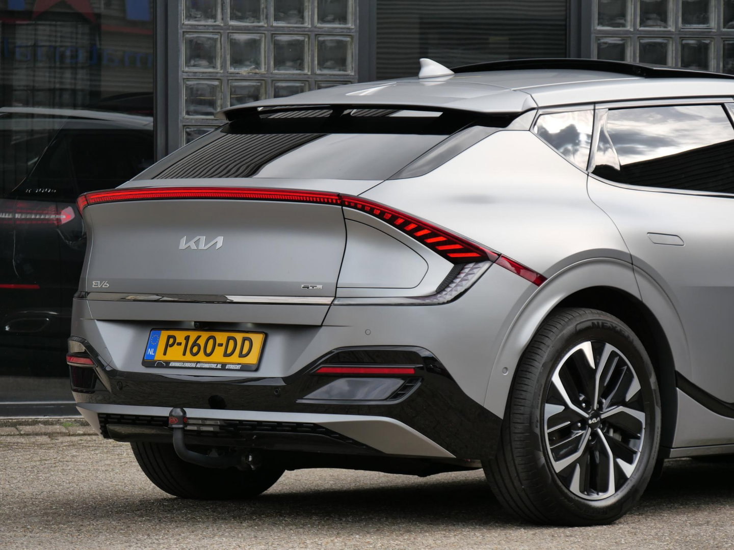 Kia Ev6 77kWh GT-LINE/ SCHUIFDAK/ 360° CAMERA/ HEAD-UP/ TREKHAAK/ NL-AUTO 1STE EIGENAAR/ SOH 97%