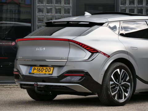 Kia Ev6 77kWh GT-LINE/ SCHUIFDAK/ 360° CAMERA/ HEAD-UP/ TREKHAAK/ NL-AUTO 1STE EIGENAAR/ SOH 97%