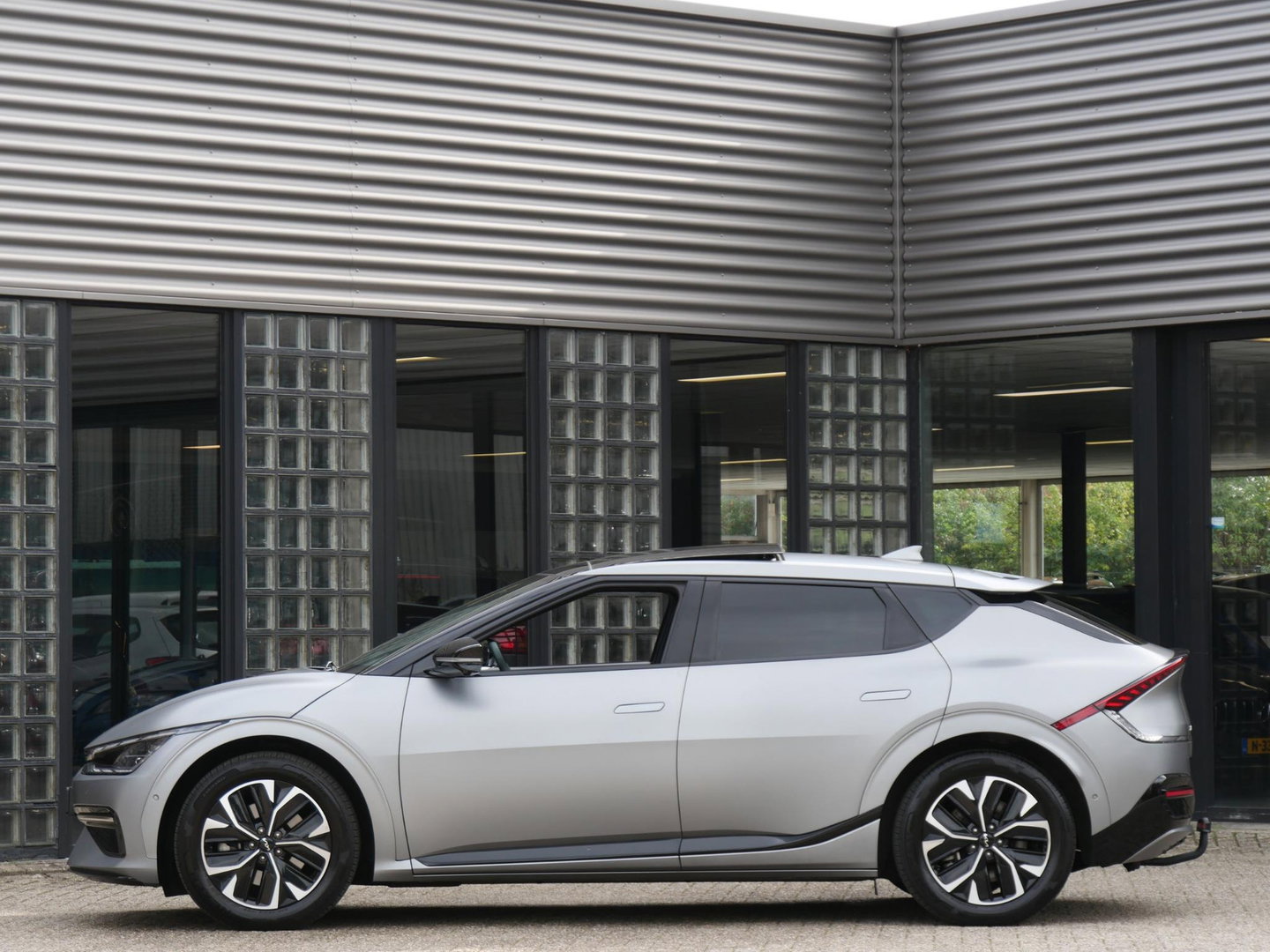 Kia Ev6 77kWh GT-LINE/ SCHUIFDAK/ 360° CAMERA/ HEAD-UP/ TREKHAAK/ NL-AUTO 1STE EIGENAAR/ SOH 97%