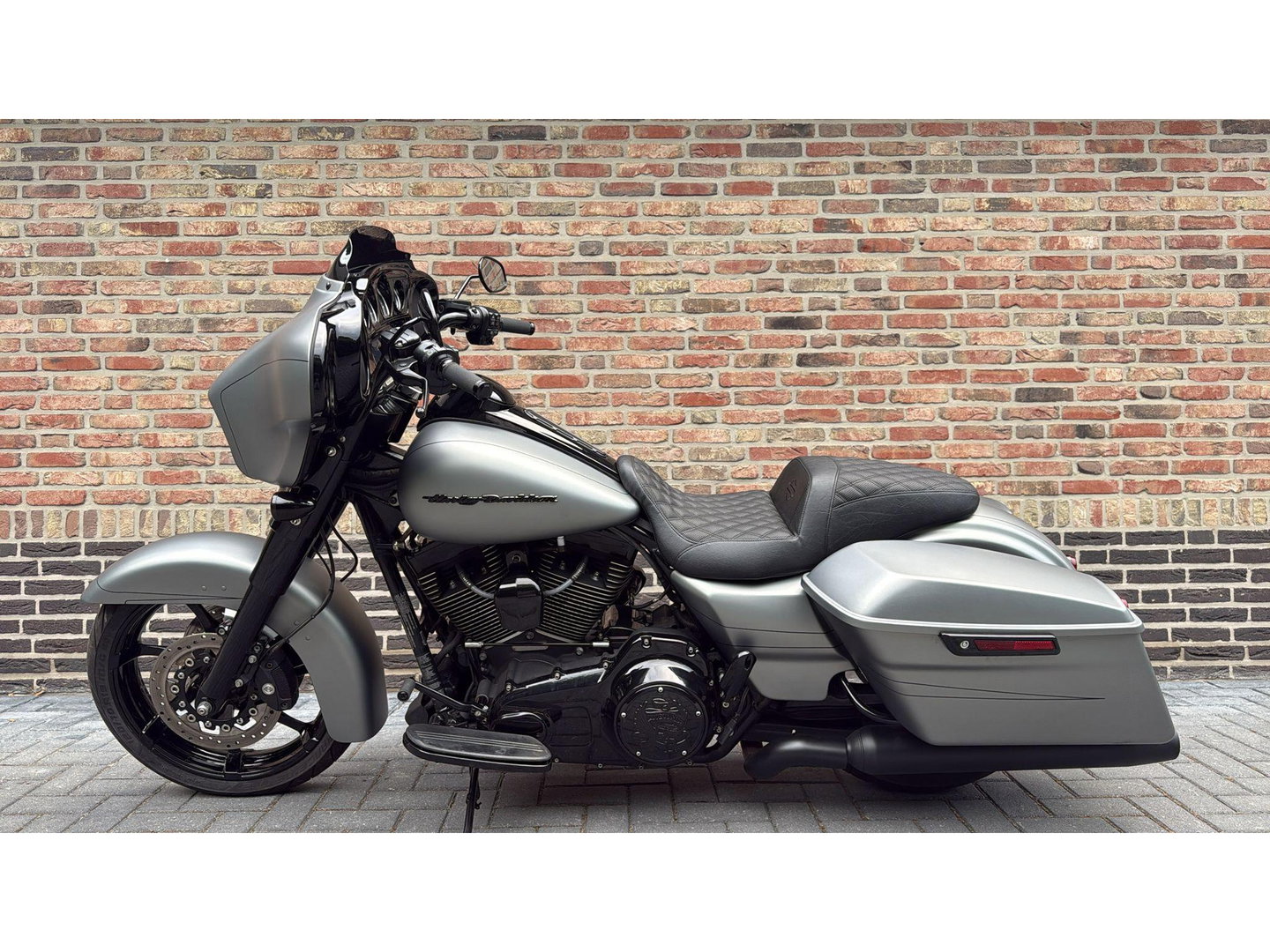 Harley Davidson 103 FLHXS Streetglide Street Glide  Special mat grijs blackout