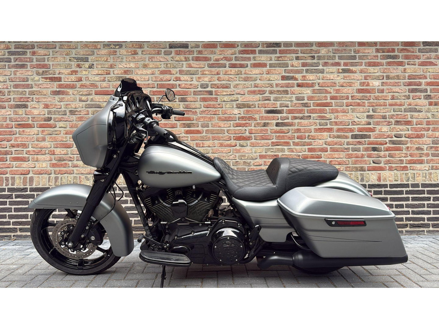 Harley Davidson 103 FLHXS Streetglide Street Glide  Special mat grijs blackout