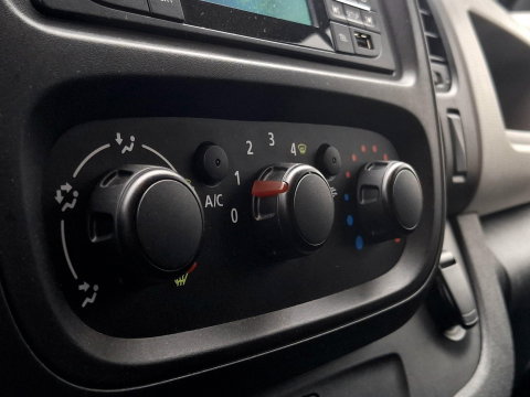 Renault Trafic 1.6 dCi T29 L2H1 DC Comfort | Marge | 6-persoons | Velgen |