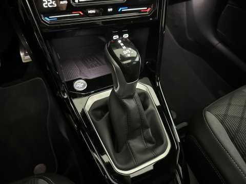 Volkswagen T-Roc 1.5 TSI R-Line Edition Pano|ACC|Lane Assist|Keyless