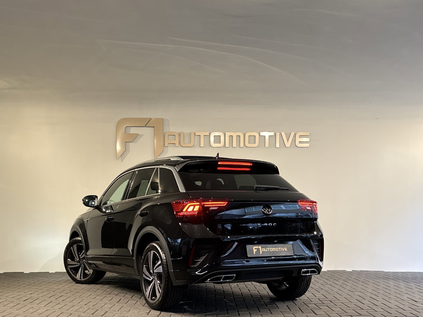 Volkswagen T-Roc 1.5 TSI R-Line Edition Pano|ACC|Lane Assist|Keyless