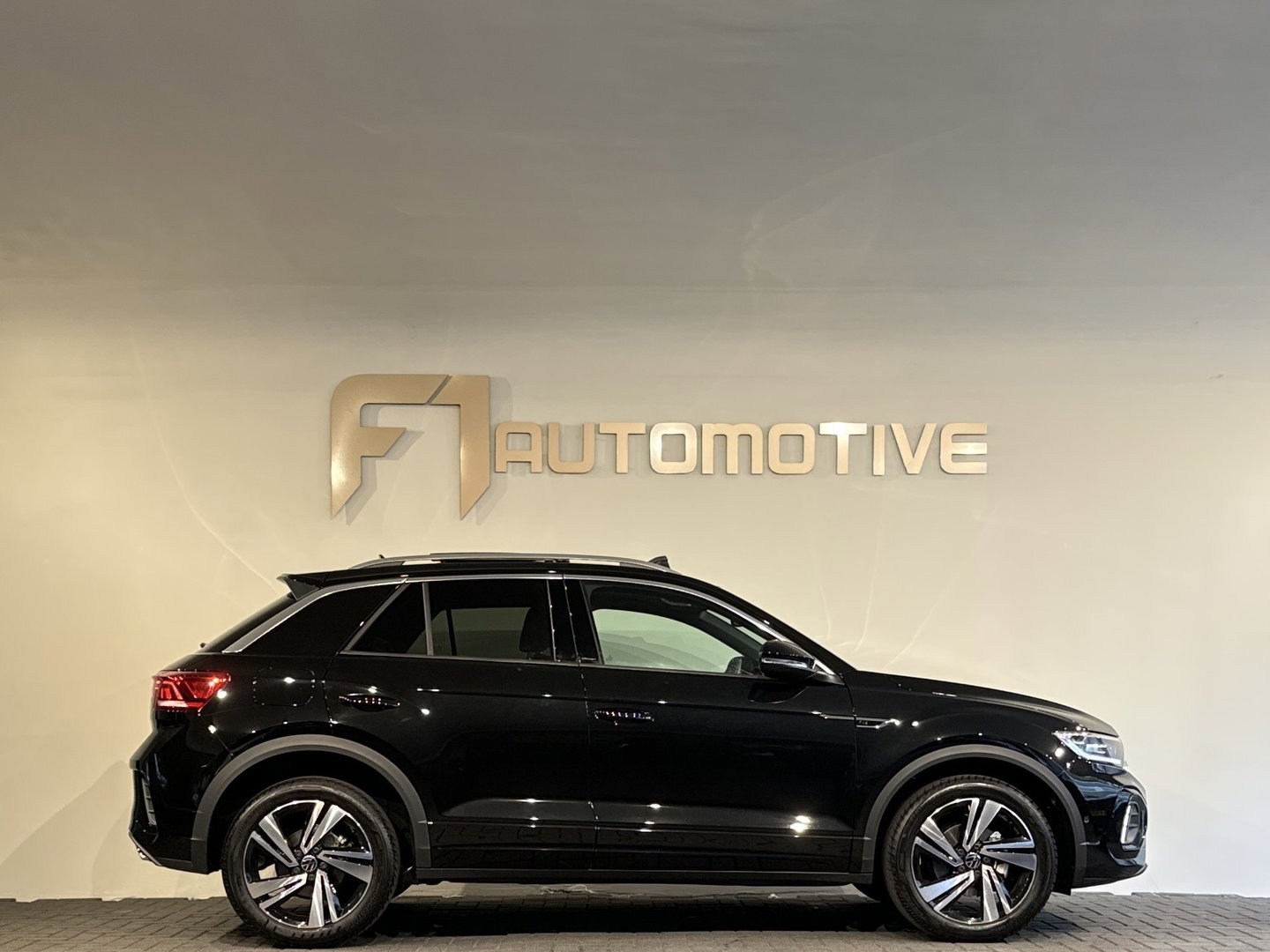 Volkswagen T-Roc 1.5 TSI R-Line Edition Pano|ACC|Lane Assist|Keyless