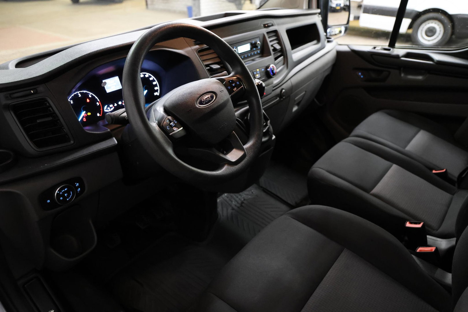 Ford Transit Custom 2.0 TDCI L1H1 IMPERIAAL EN TREKHAAK