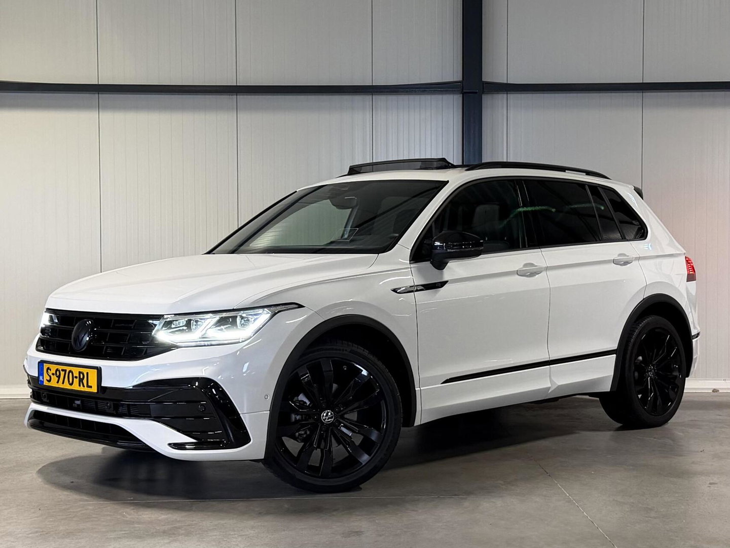 Volkswagen Tiguan 1.5 TSI R-Line Pano Head-up Trekhaak VOL!