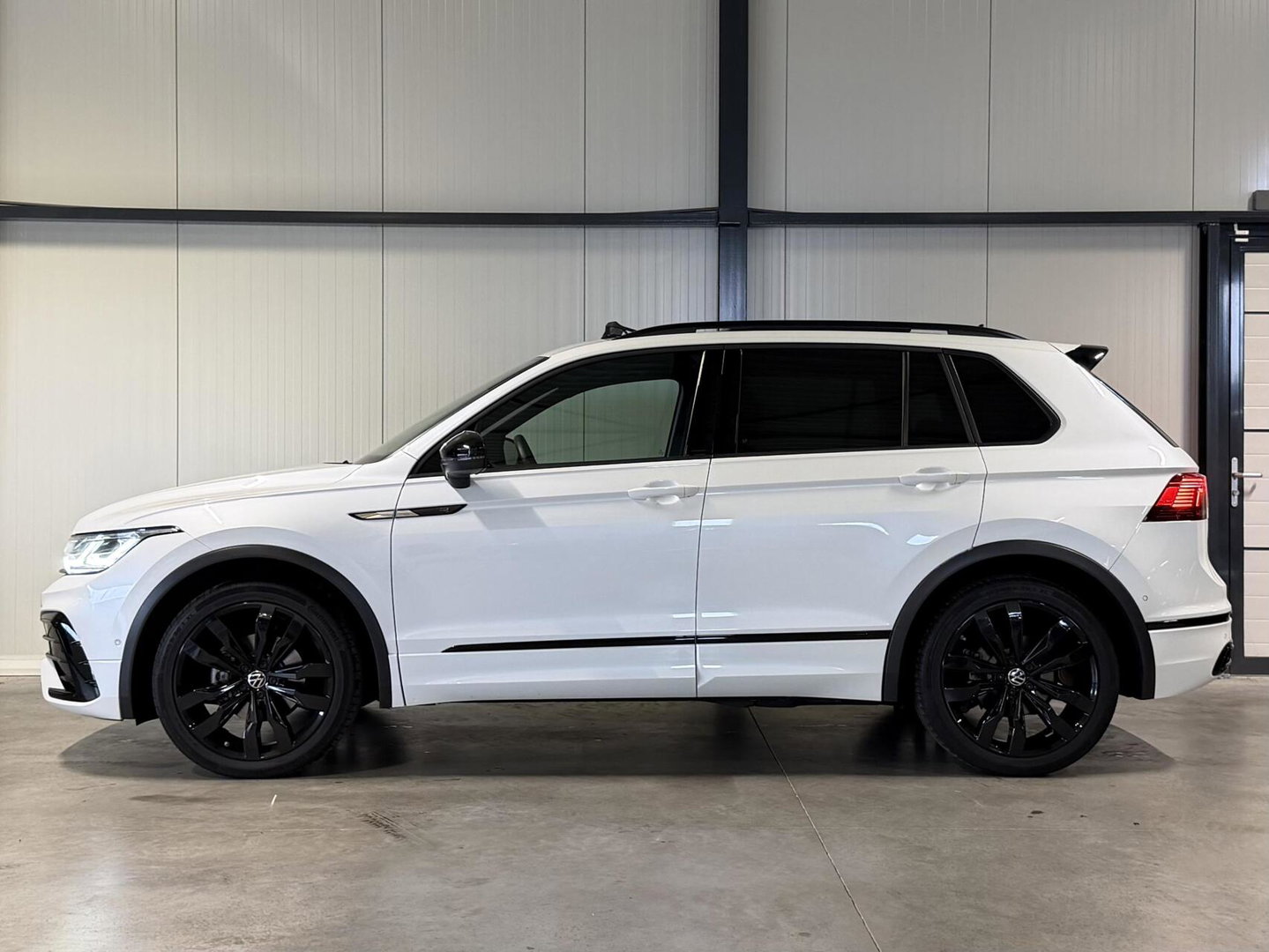 Volkswagen Tiguan 1.5 TSI R-Line Pano Head-up Trekhaak VOL!