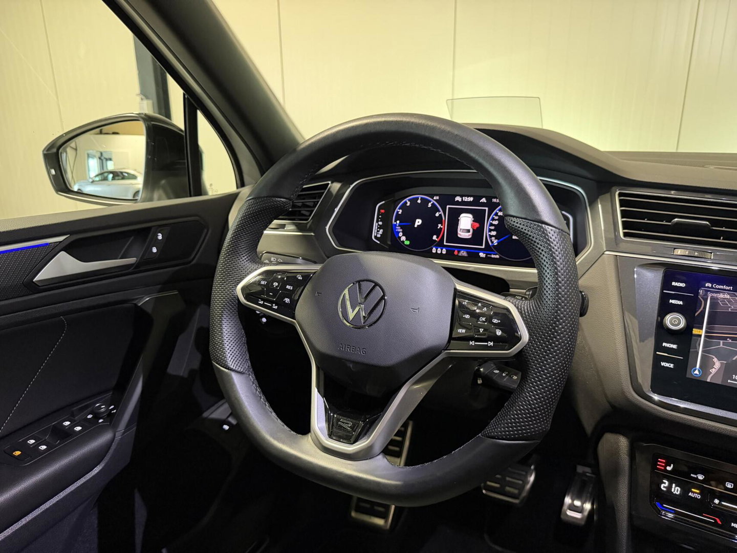 Volkswagen Tiguan 1.5 TSI R-Line Pano Head-up Trekhaak VOL!