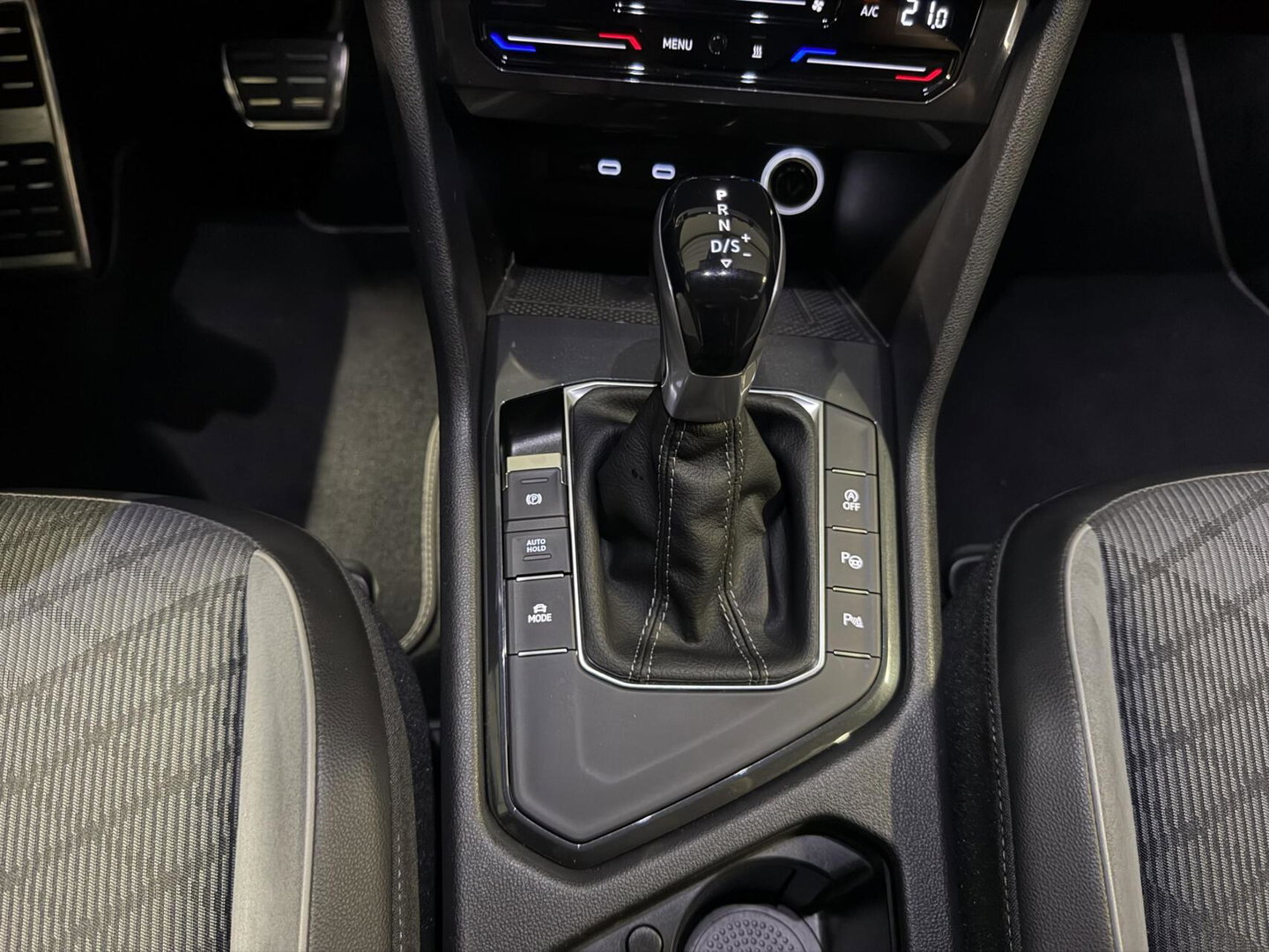 Volkswagen Tiguan 1.5 TSI R-Line Pano Head-up Trekhaak VOL!