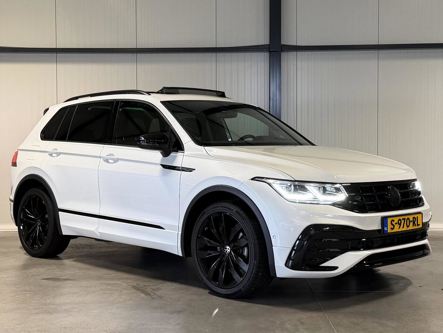 Volkswagen Tiguan 1.5 TSI R-Line Pano Head-up Trekhaak VOL!