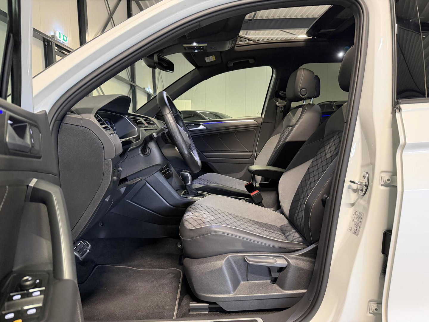 Volkswagen Tiguan 1.5 TSI R-Line Pano Head-up Trekhaak VOL!