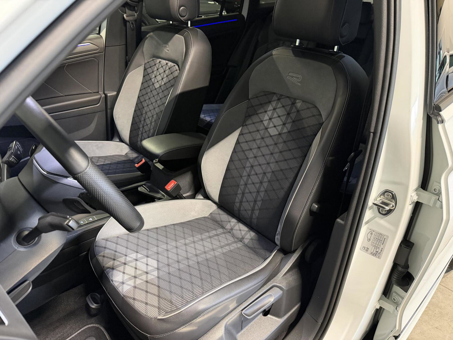 Volkswagen Tiguan 1.5 TSI R-Line Pano Head-up Trekhaak VOL!