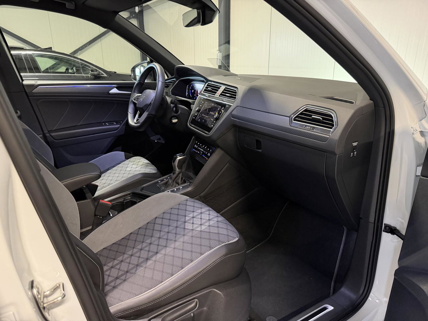 Volkswagen Tiguan 1.5 TSI R-Line Pano Head-up Trekhaak VOL!