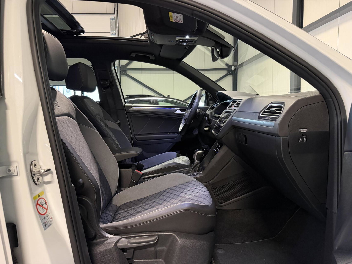 Volkswagen Tiguan 1.5 TSI R-Line Pano Head-up Trekhaak VOL!