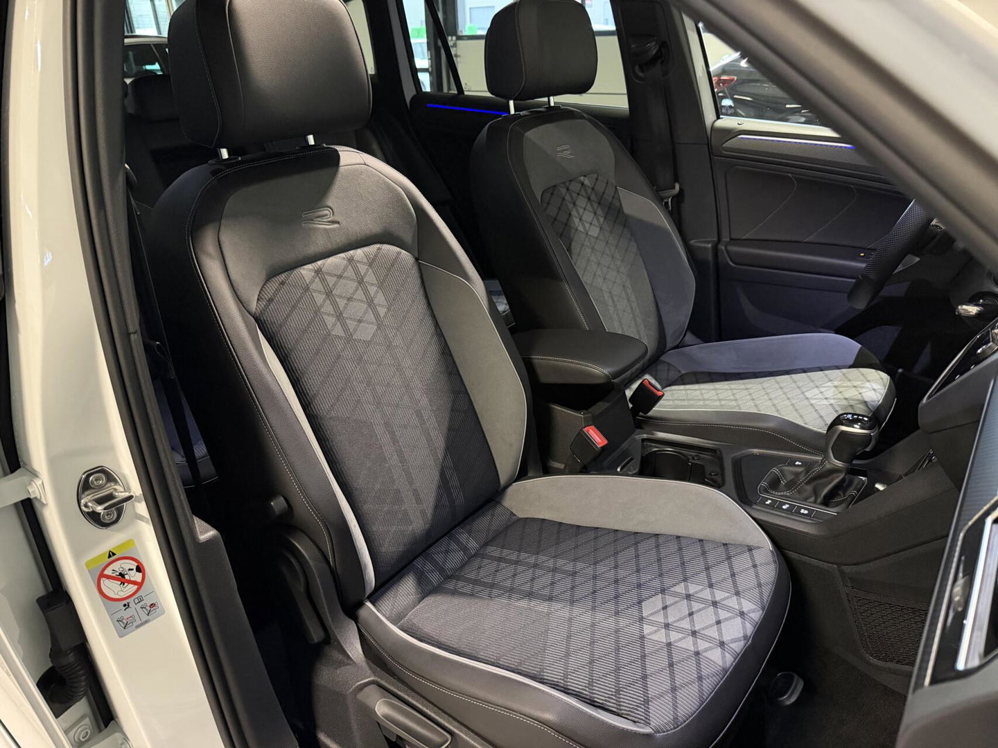 Volkswagen Tiguan 1.5 TSI R-Line Pano Head-up Trekhaak VOL!