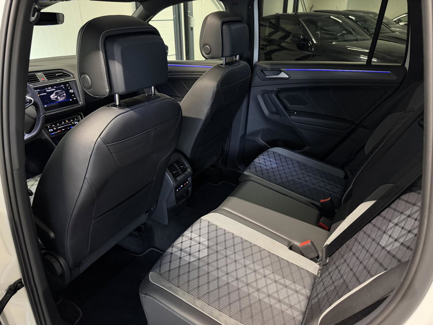 Volkswagen Tiguan 1.5 TSI R-Line Pano Head-up Trekhaak VOL!
