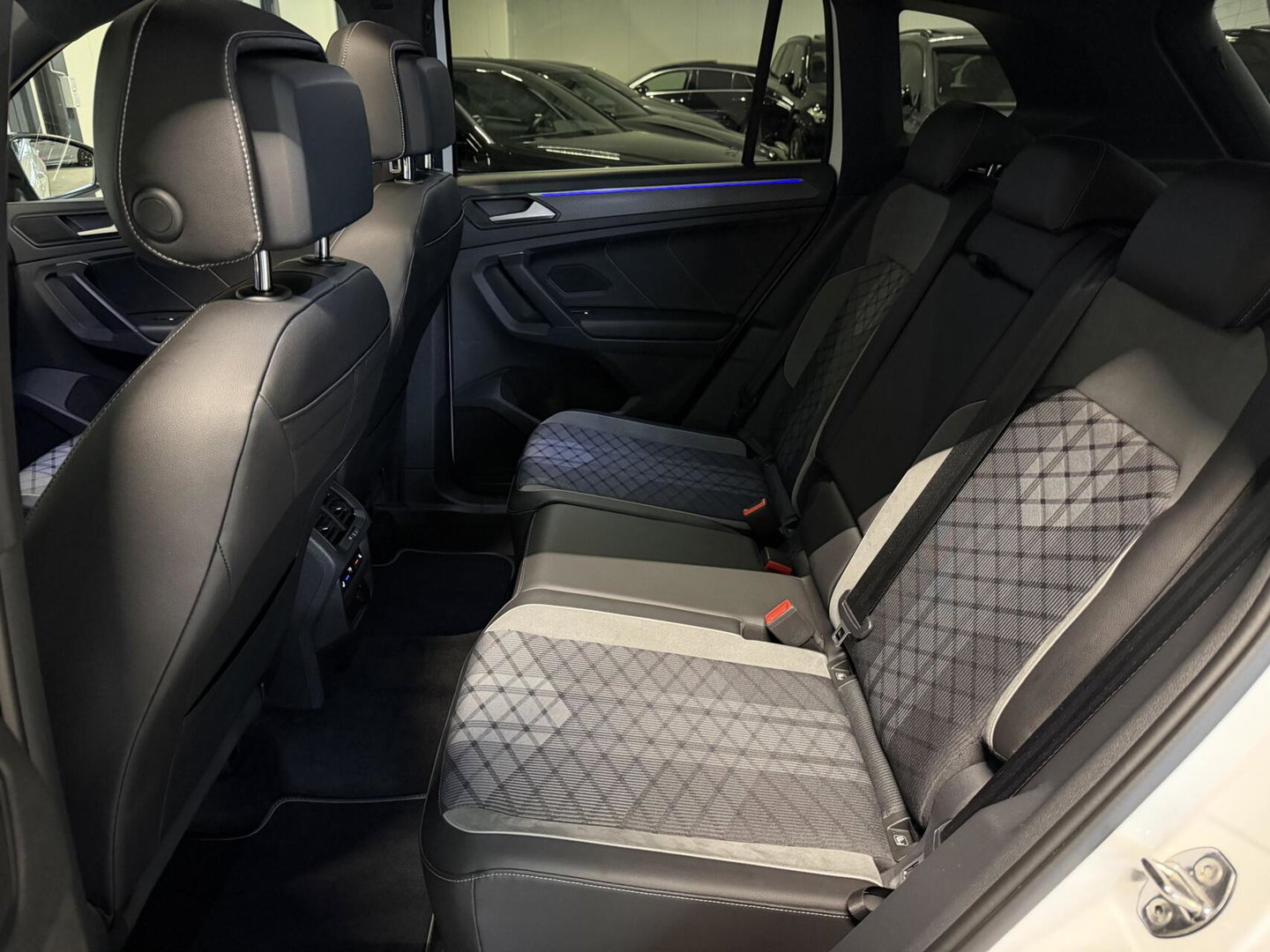 Volkswagen Tiguan 1.5 TSI R-Line Pano Head-up Trekhaak VOL!