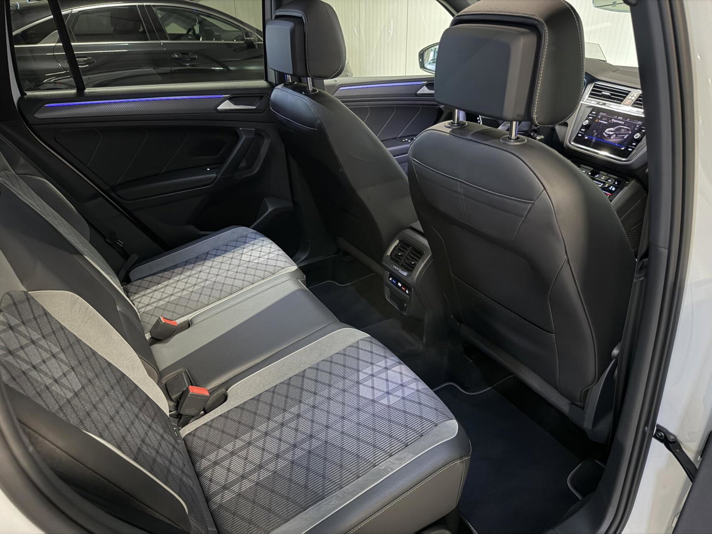 Volkswagen Tiguan 1.5 TSI R-Line Pano Head-up Trekhaak VOL!